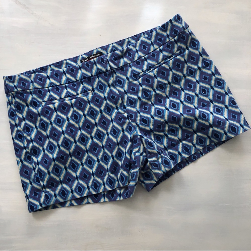 Dalia Collection Geo mod pattern shorts size 10